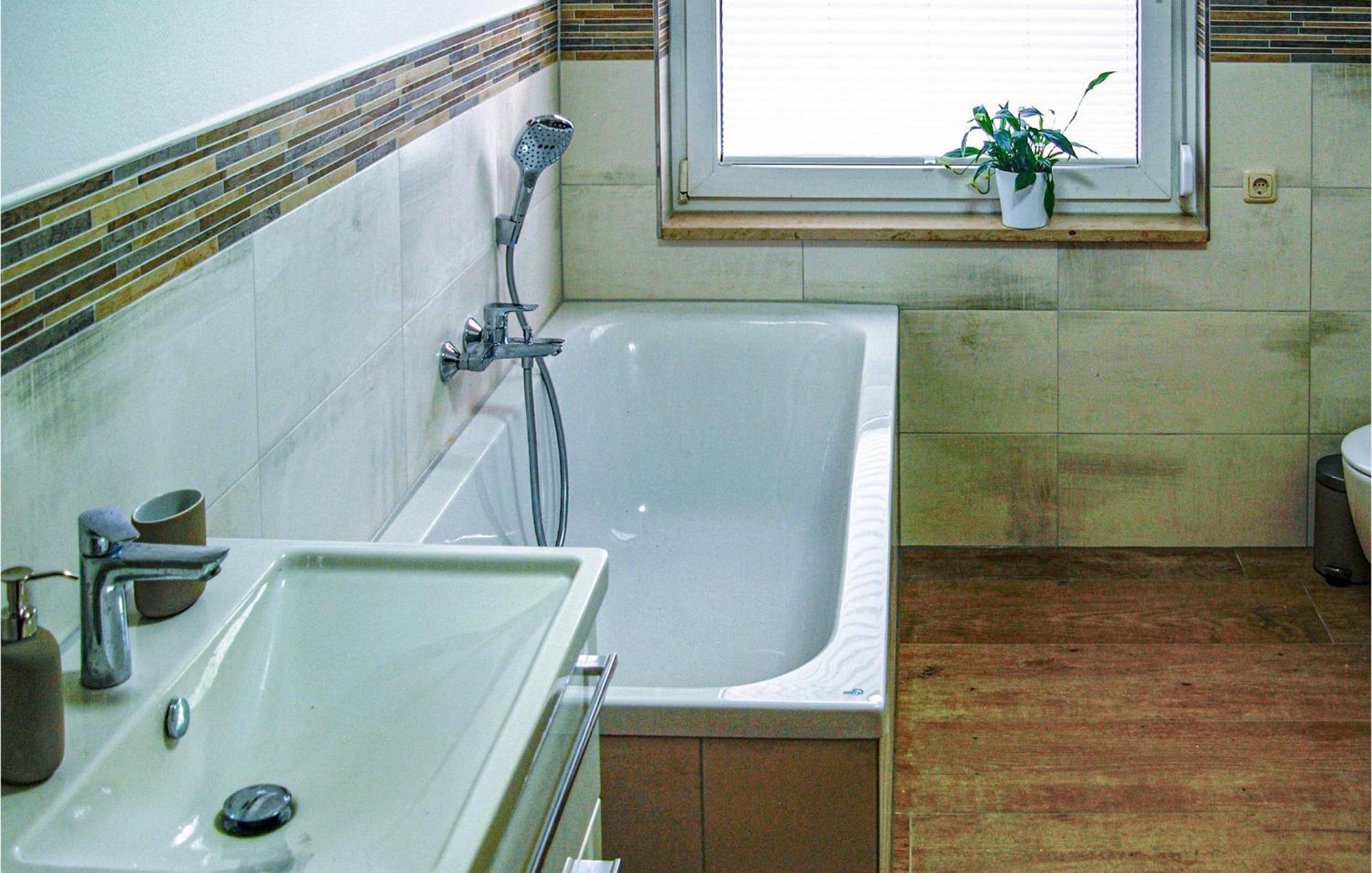3 Bedroom Beautiful Home In Нойбранденбург Екстериор снимка