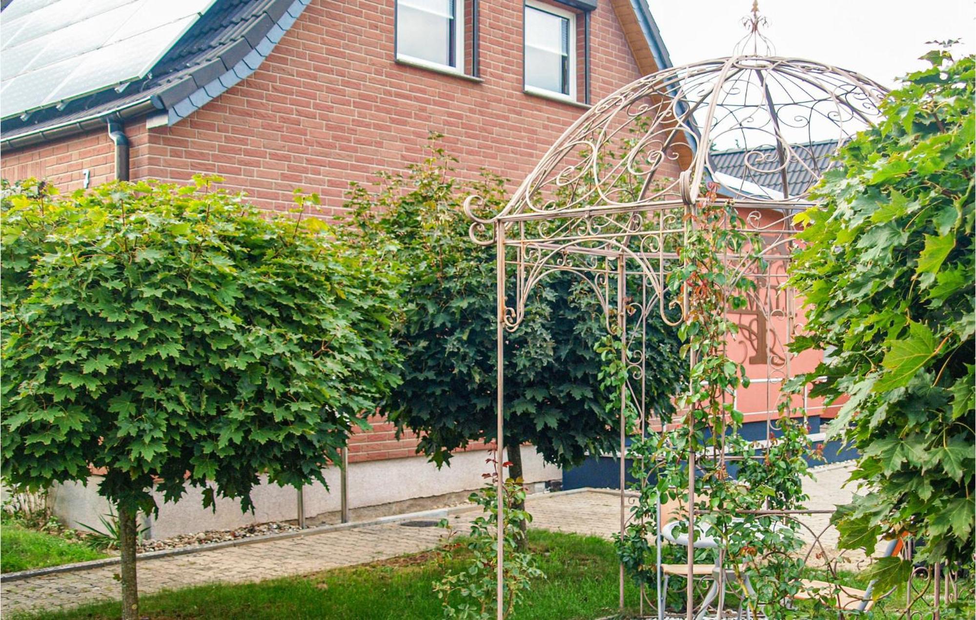 3 Bedroom Beautiful Home In Нойбранденбург Екстериор снимка
